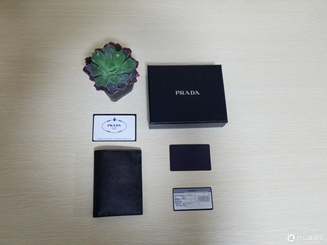 伪清新骚年买包记:PRADA 2M0010 SAFFIANO NERO 男士短款钱夹