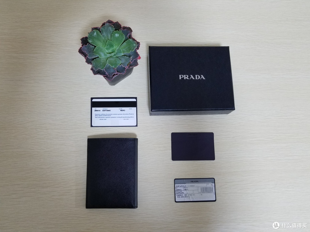 伪清新骚年买包记:PRADA 2M0010 SAFFIANO NERO 男士短款钱夹