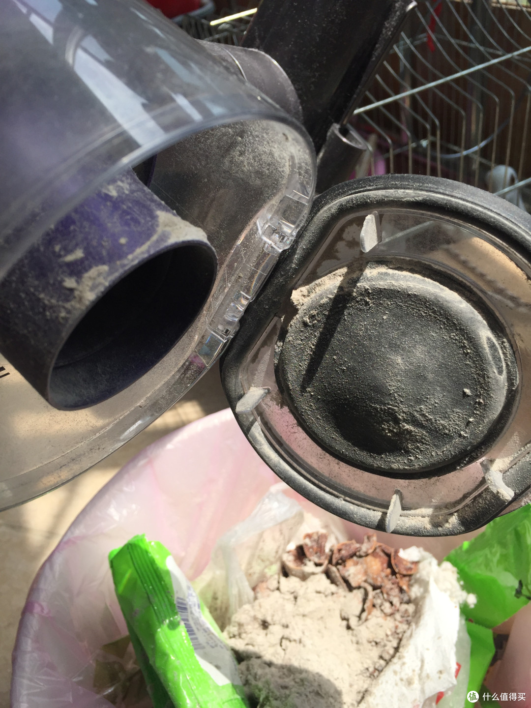 感受多锥气旋的魅力：dyson 戴森 V6完全版 无绳吸尘器 简单开箱试用