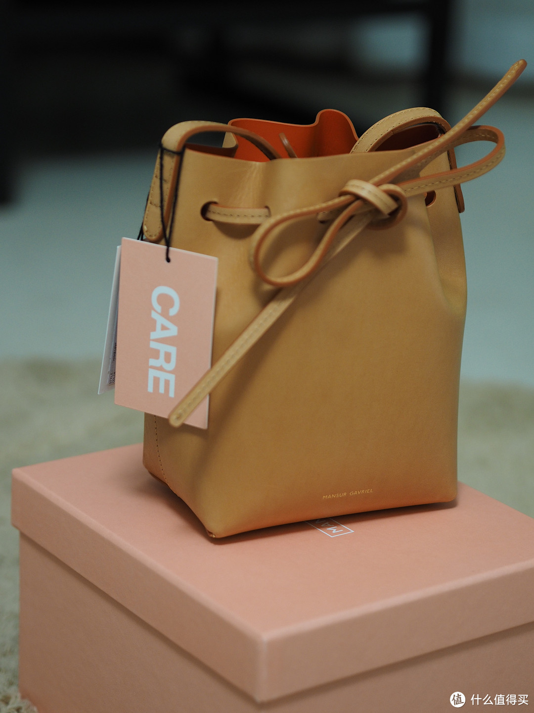 #本站首晒# 晒一晒传说中『根本买不到』的 Mansur Gavriel平价水桶包