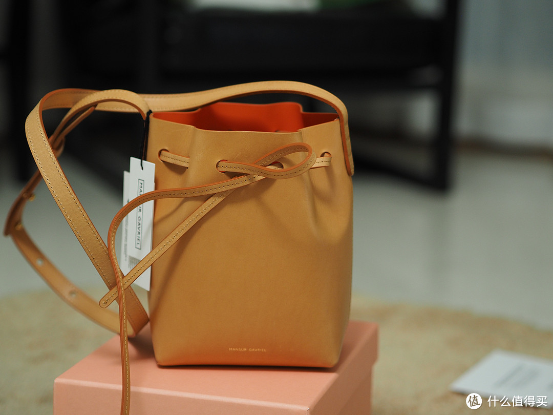 #本站首晒# 晒一晒传说中『根本买不到』的 Mansur Gavriel平价水桶包