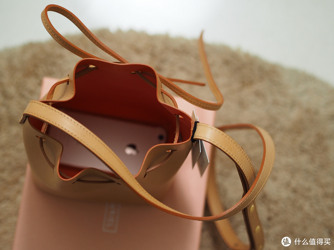 #本站首晒# 晒一晒传说中『根本买不到』的 Mansur Gavriel平价水桶包