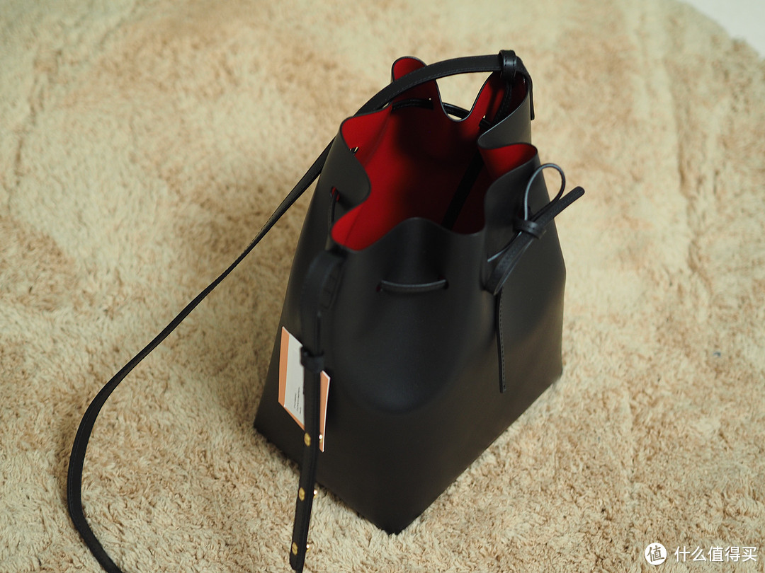 #本站首晒# 晒一晒传说中『根本买不到』的 Mansur Gavriel平价水桶包