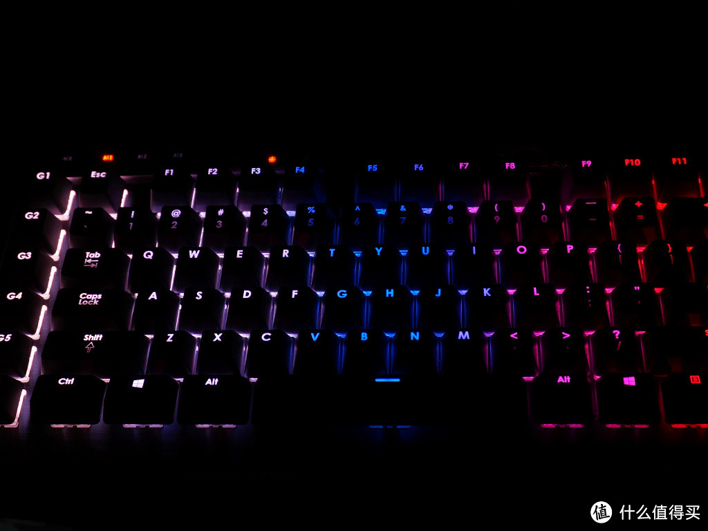 硬派炫目风：G.SKILL 芝奇 RIPJAWS KM780 RGB 体验