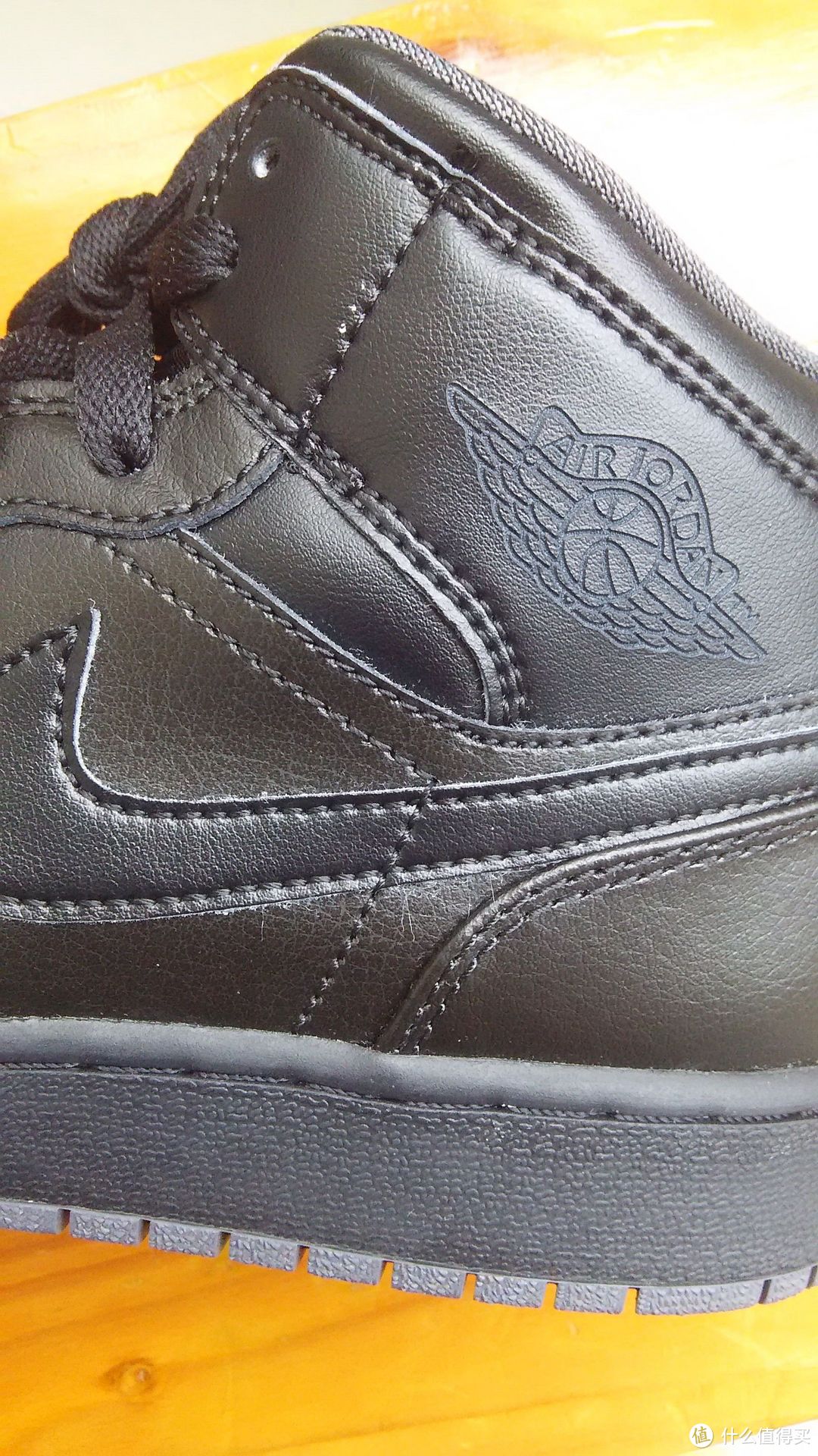 POLITICS首入Air Jordan 1 Mid “Black/Dark Grey”休闲运动鞋
