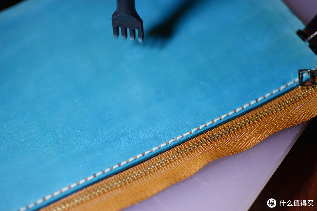 好事成双：自制蓝色染色植鞣革手拿包 & 升级版红色油蜡皮手拿包