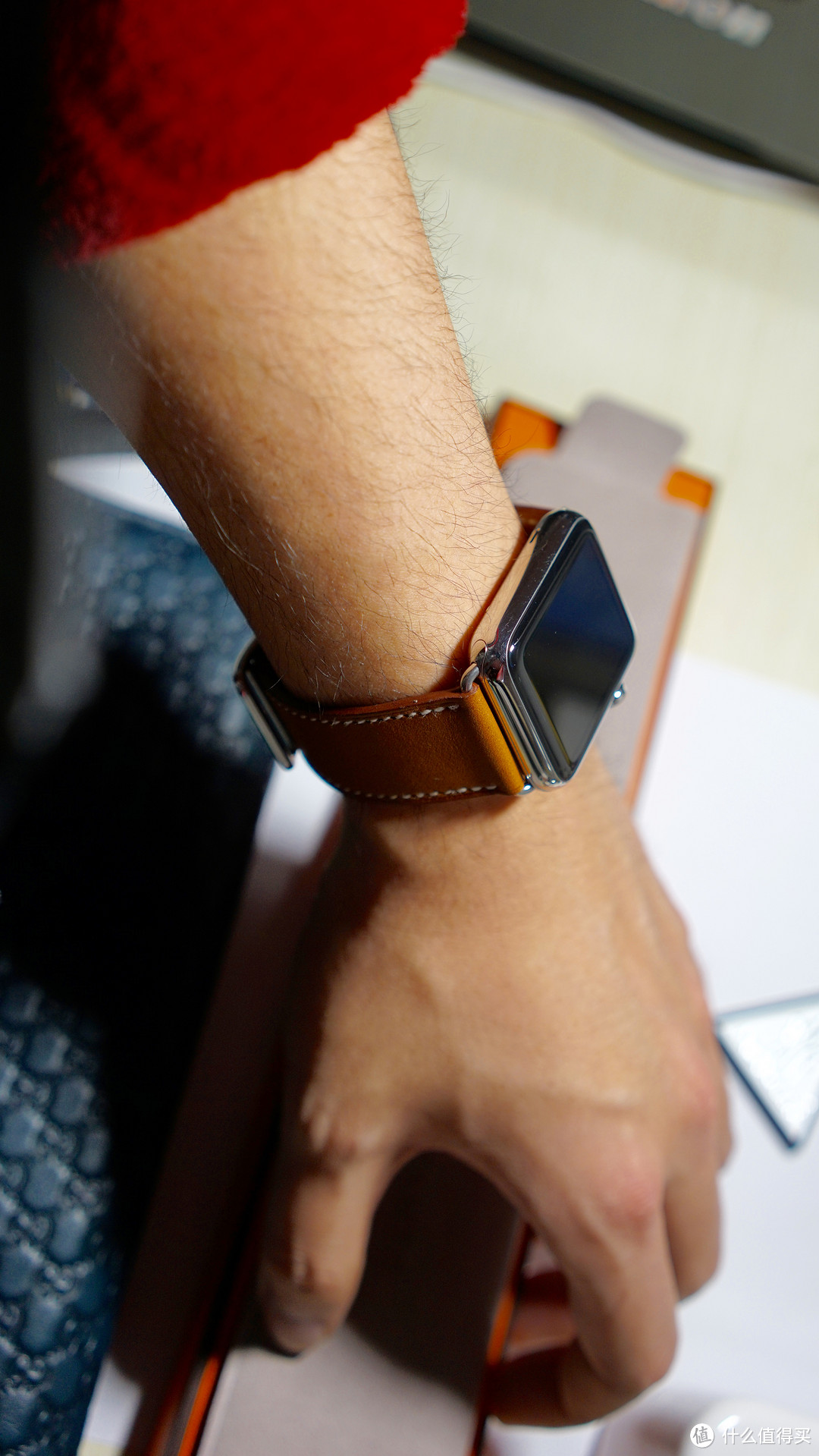 #首晒# 年轻人的第一件爱马仕 — Apple Watch Hermès 42 毫米 Fauve Barenia 棕色 Single Tour 表带