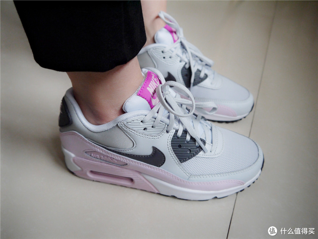 NIKE 耐克 2016款AIR MAX 90 ESSENTIAL女子气垫慢跑鞋晒单（附带Levi's经典款短袖晒单）