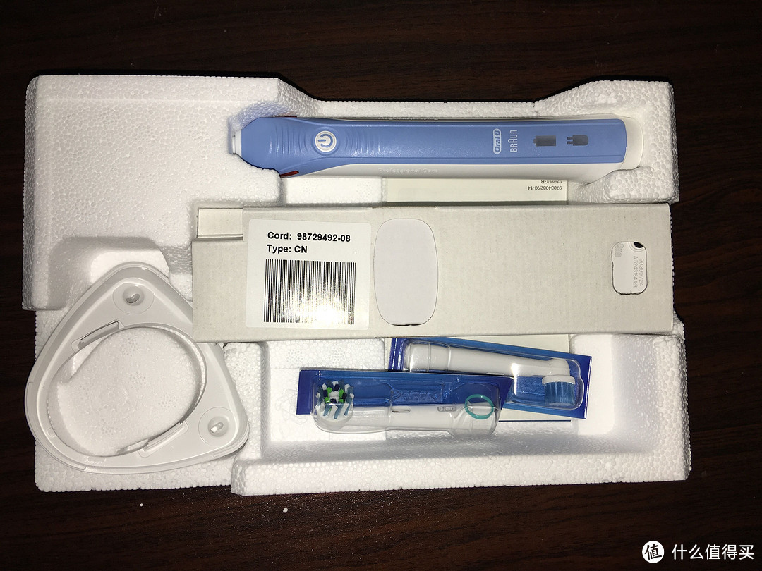 人生第一把电动牙刷——BRAUN Oral-B Pro2000 电动牙刷 晒单
