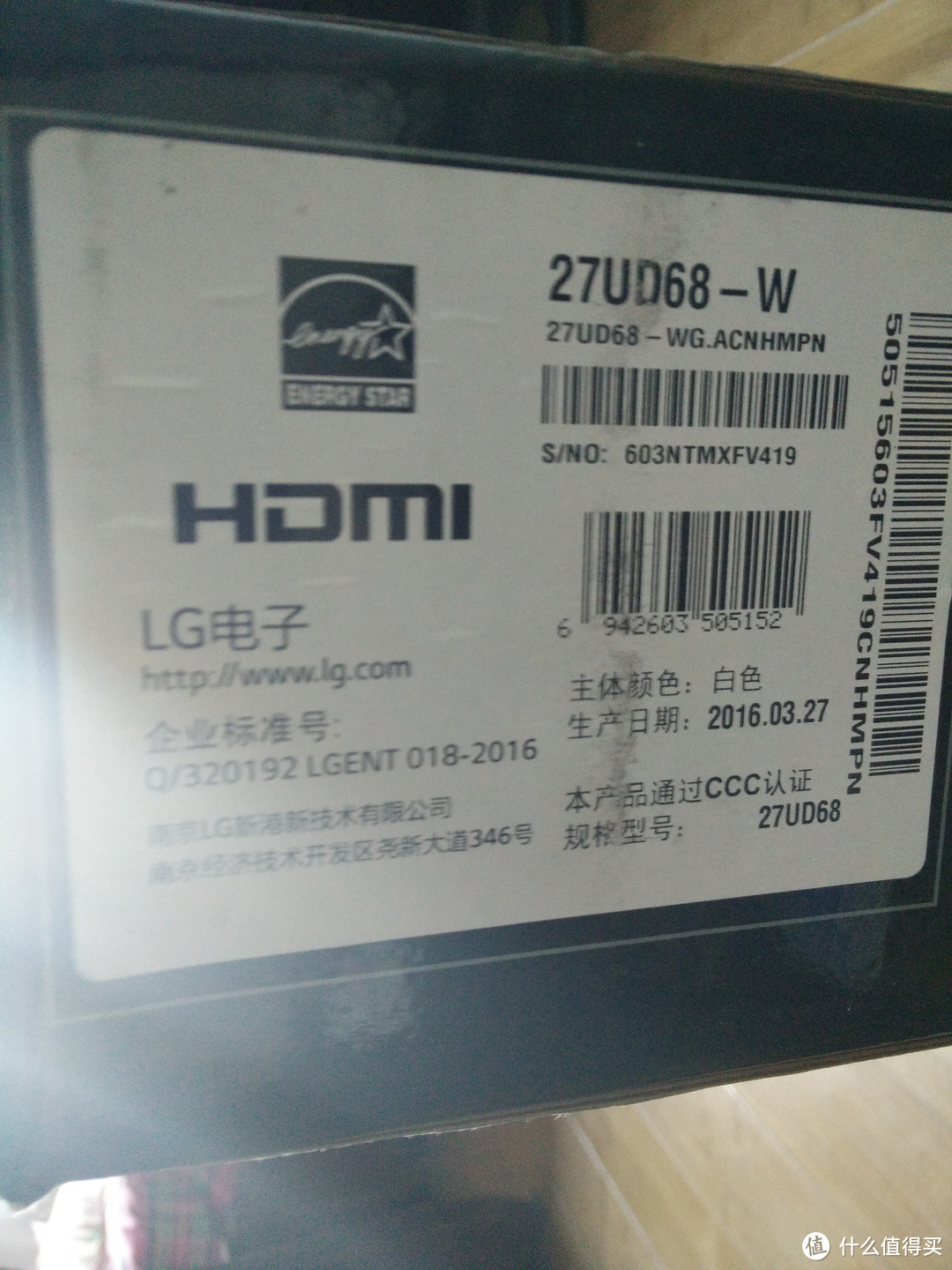 4K显示器入手 LG 27UD68-W 背光夜景显示器