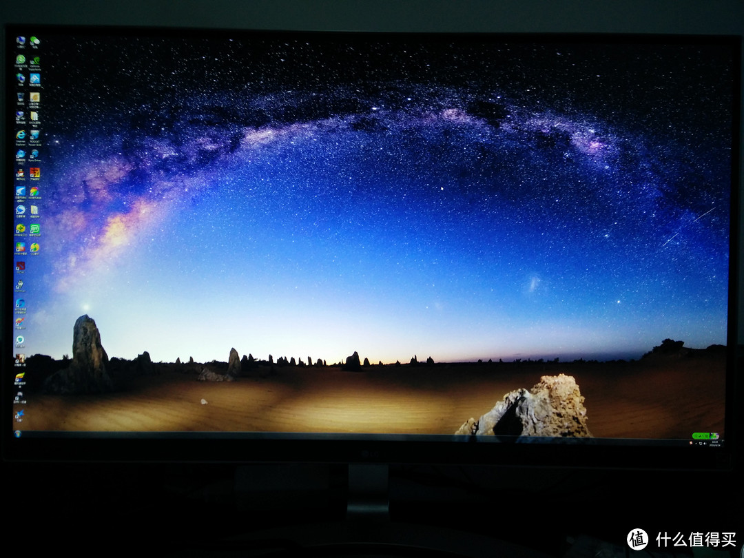 4K显示器入手 LG 27UD68-W 背光夜景显示器