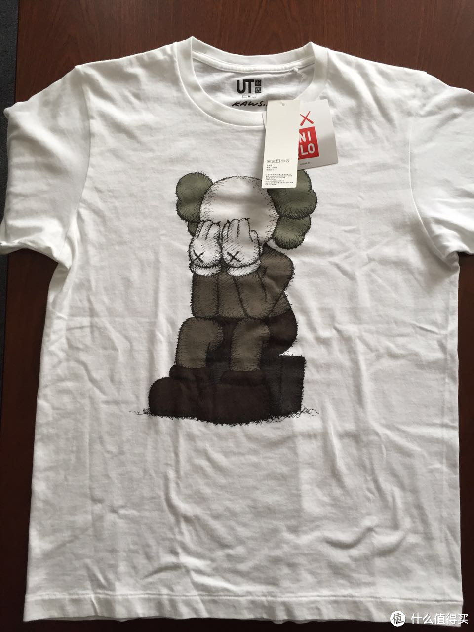 UNIQLO X KAWS 联名 T-Shirt 火热开箱