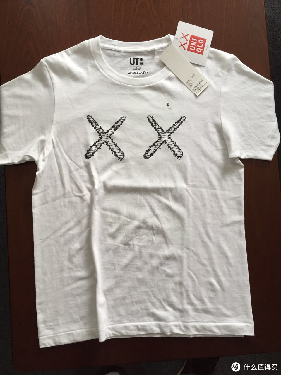 UNIQLO X KAWS 联名 T-Shirt 火热开箱