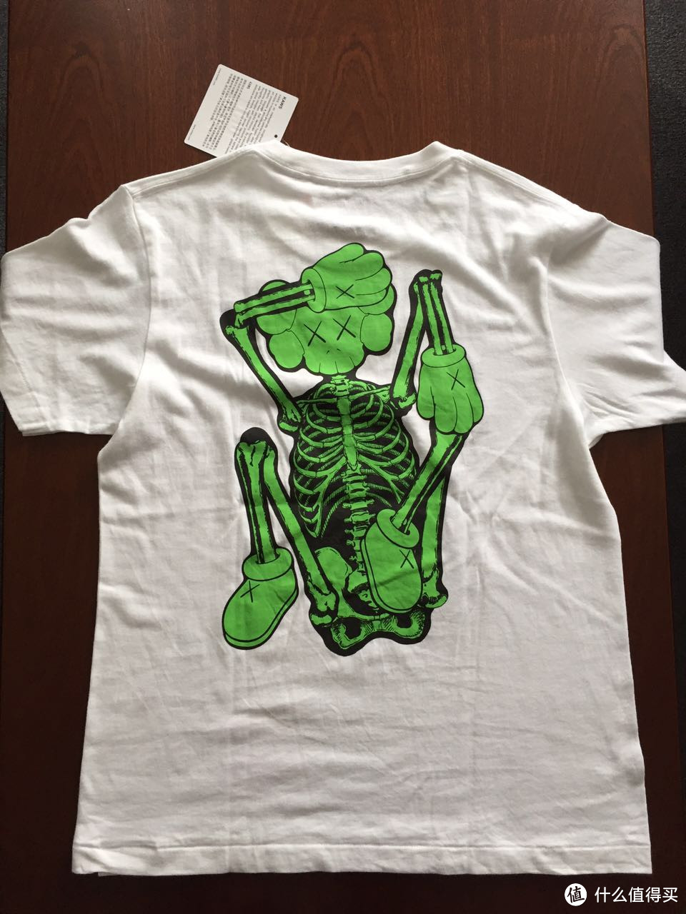 UNIQLO X KAWS 联名 T-Shirt 火热开箱