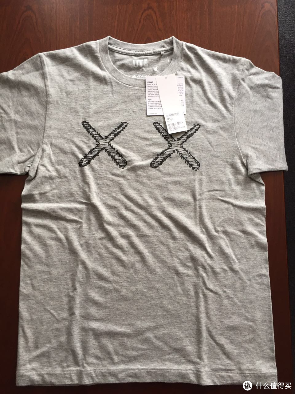 UNIQLO X KAWS 联名 T-Shirt 火热开箱