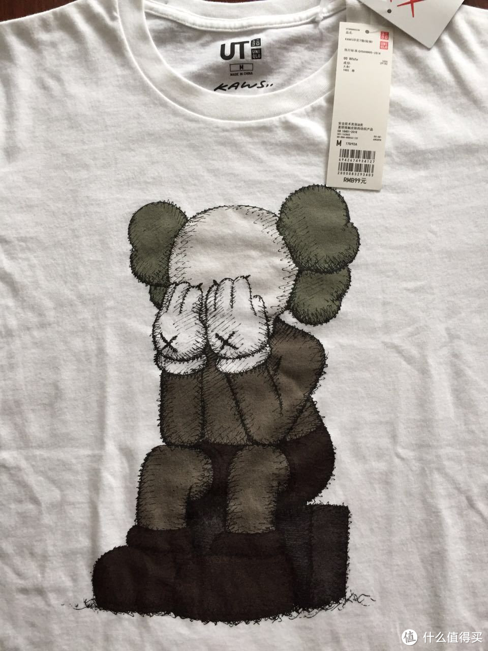 UNIQLO X KAWS 联名 T-Shirt 火热开箱