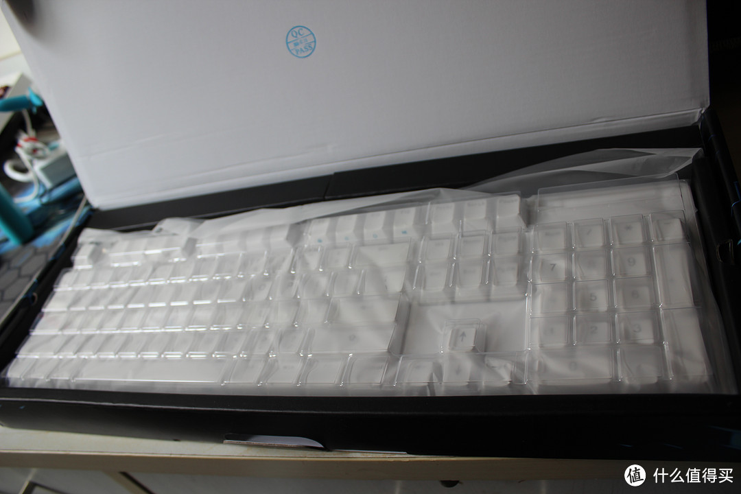 进阶的IKBC G104白色红轴键盘改冰蓝灯记