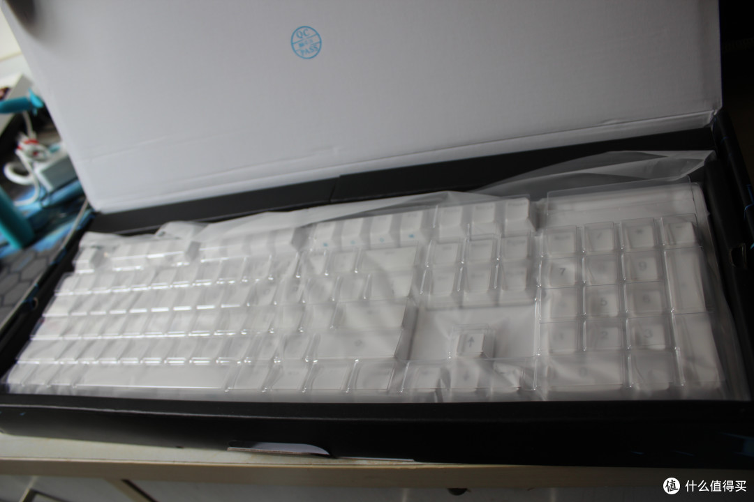 进阶的IKBC G104白色红轴键盘改冰蓝灯记
