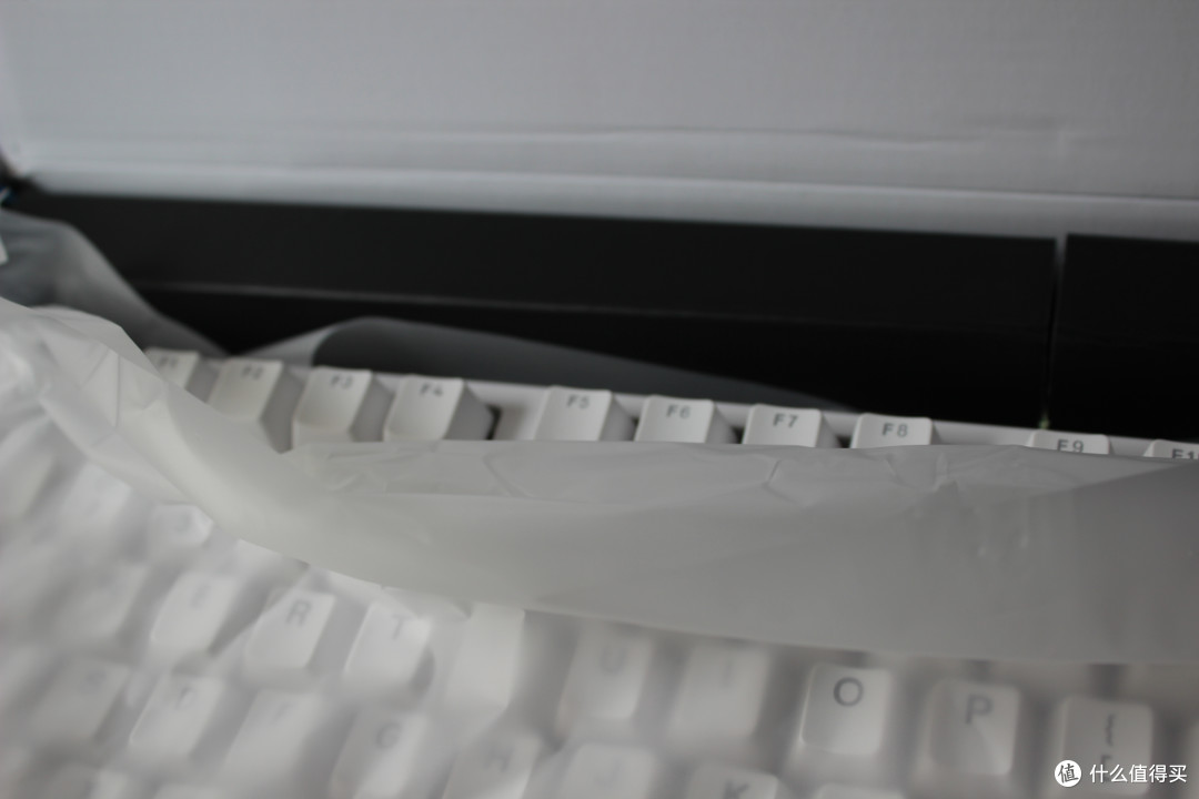 进阶的IKBC G104白色红轴键盘改冰蓝灯记