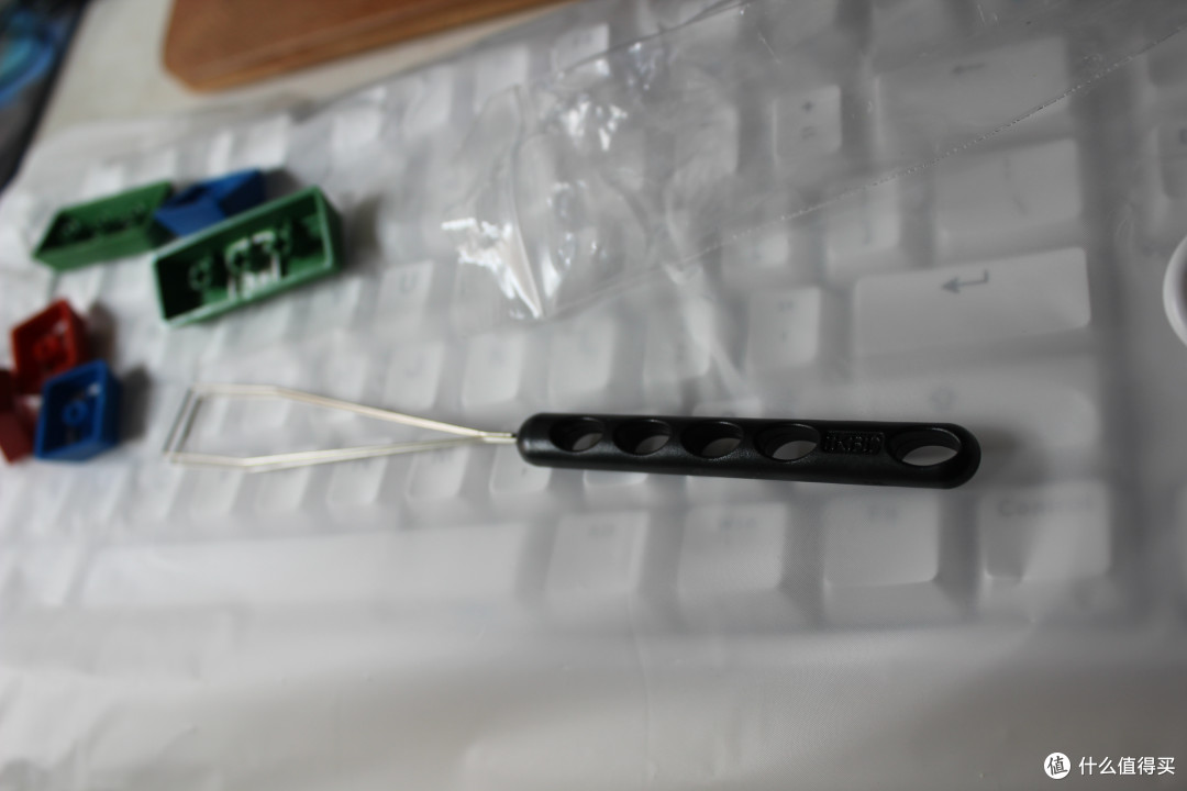 进阶的IKBC G104白色红轴键盘改冰蓝灯记