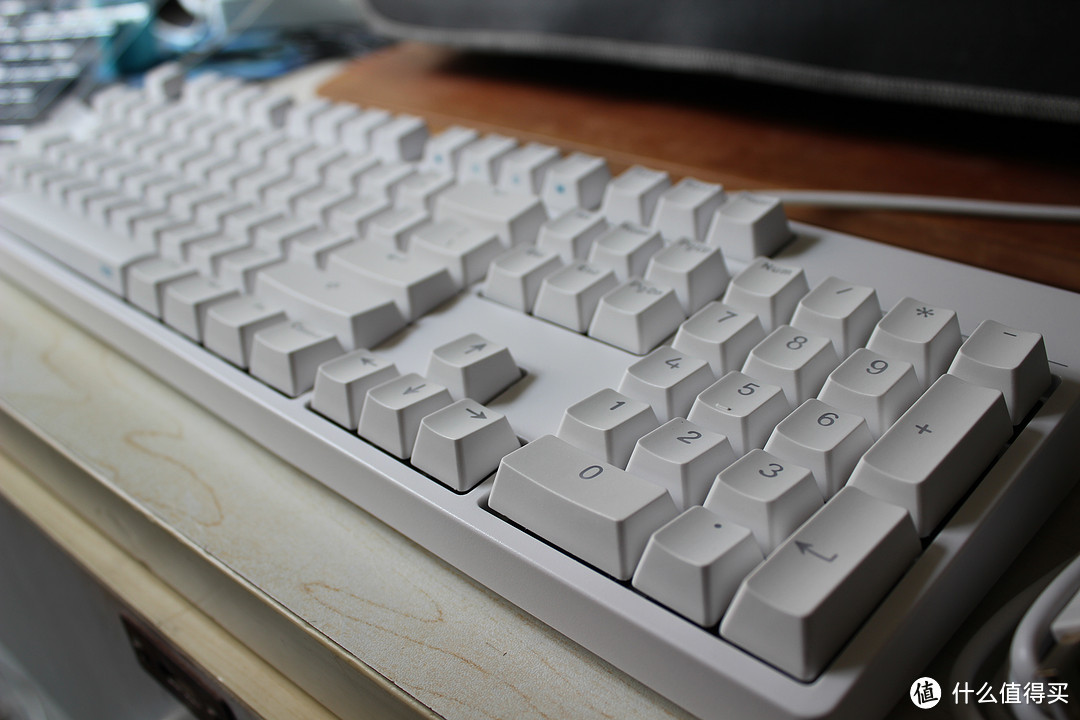IKBC G104白色红轴键盘