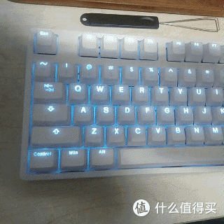 进阶的IKBC G104白色红轴键盘改冰蓝灯记