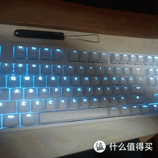 进阶的IKBC G104白色红轴键盘改冰蓝灯记