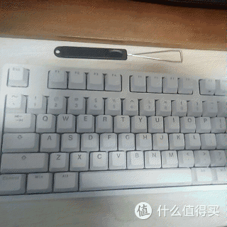 进阶的IKBC G104白色红轴键盘改冰蓝灯记
