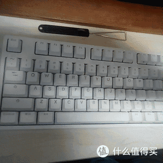 进阶的IKBC G104白色红轴键盘改冰蓝灯记