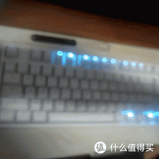 进阶的IKBC G104白色红轴键盘改冰蓝灯记