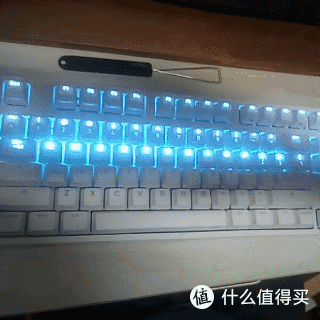 进阶的IKBC G104白色红轴键盘改冰蓝灯记