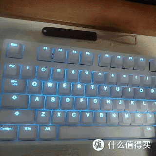 进阶的IKBC G104白色红轴键盘改冰蓝灯记
