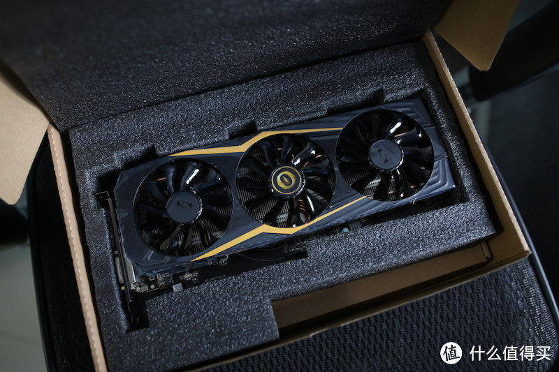 一键开核的蓝宝石 R9 380 怪物猎人限定版 游戏显卡