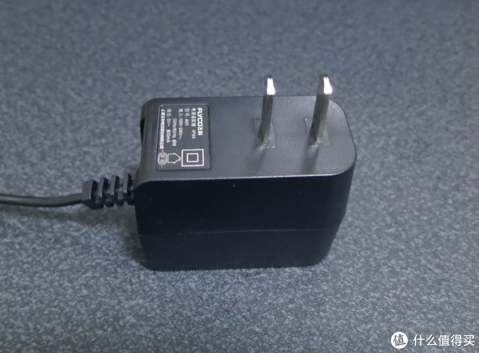 飞科 FS351 全身水洗剃须刀充电器实拍图