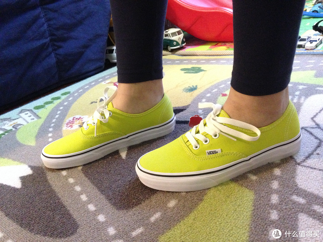 #本站首晒# Vans Authentic 小清新荧光黄配色帆布鞋