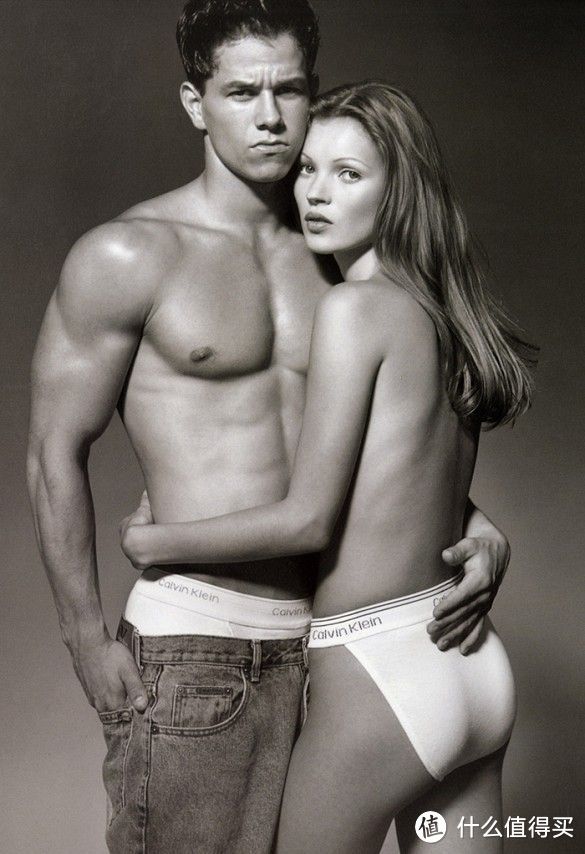 Kate Moss 和 Mark Wahlberg的这张照片曾在当时引起巨大轰动