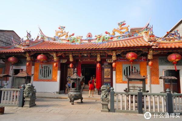 桥北有昭惠庙,是供奉男海神的海神庙.