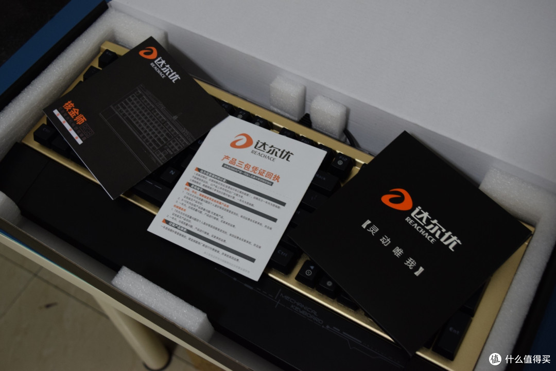 有模有样有RGB ——达尔优 核金师 幻彩背光机械游戏键盘