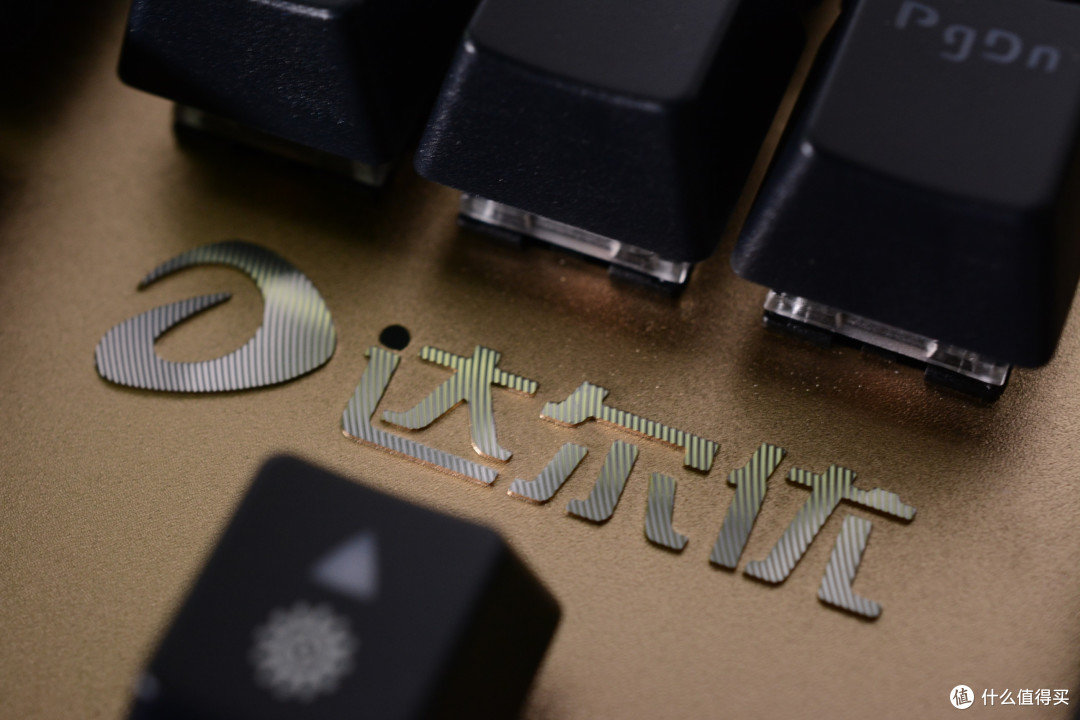 有模有样有RGB ——达尔优 核金师 幻彩背光机械游戏键盘