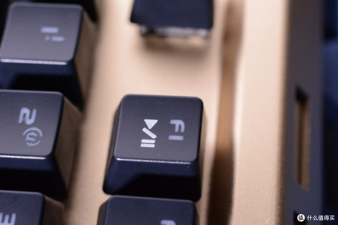 有模有样有RGB ——达尔优 核金师 幻彩背光机械游戏键盘