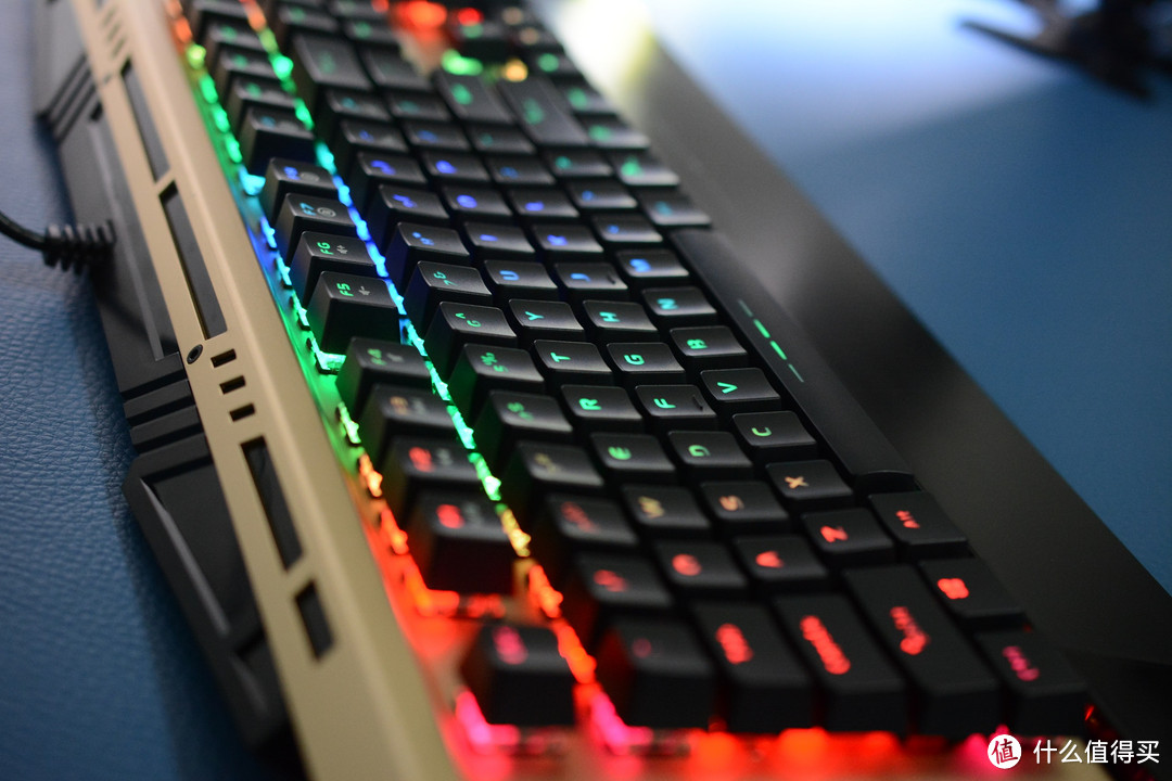 有模有样有RGB ——达尔优 核金师 幻彩背光机械游戏键盘