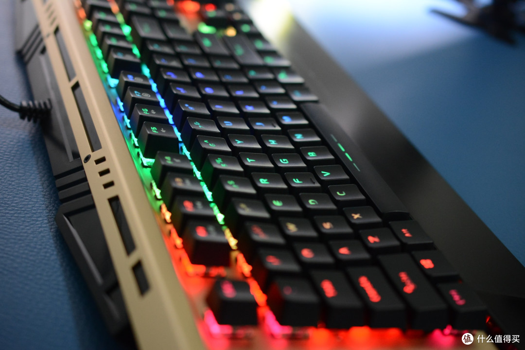 有模有样有RGB ——达尔优 核金师 幻彩背光机械游戏键盘