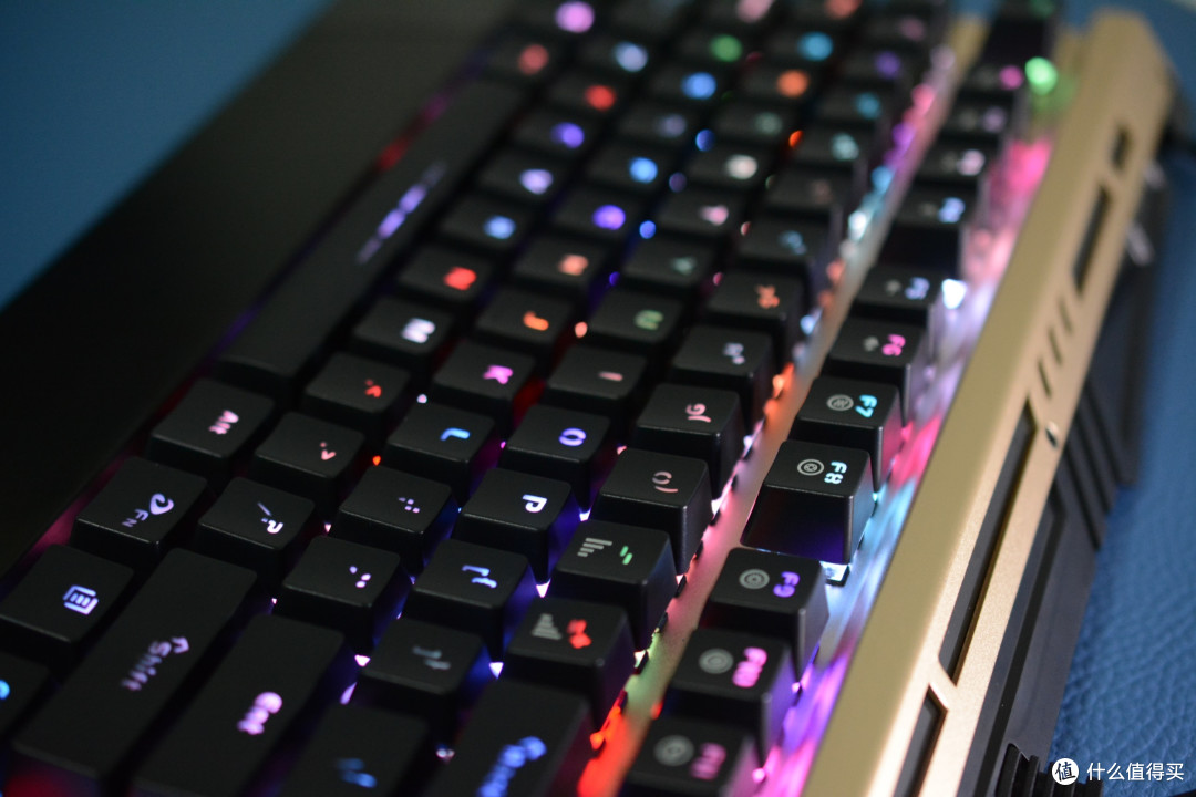 有模有样有RGB ——达尔优 核金师 幻彩背光机械游戏键盘