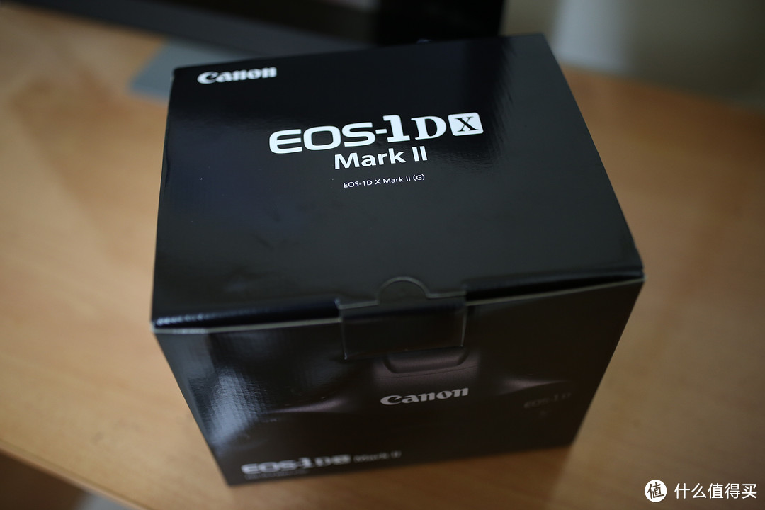 #本站首晒#致即将陪伴我至少五年的小伙伴：Canon 佳能 EOS-1DX Mark II 旗舰单反相机
