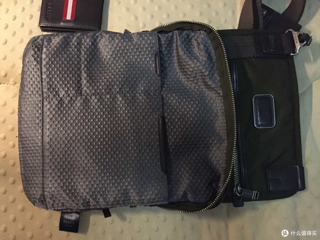 TUMI Alpha Bravo 22304 随身邮差包