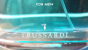 谁说男子不用香 篇一：想要卖得好，名字要起好——Trussardi 蟒蛇系列