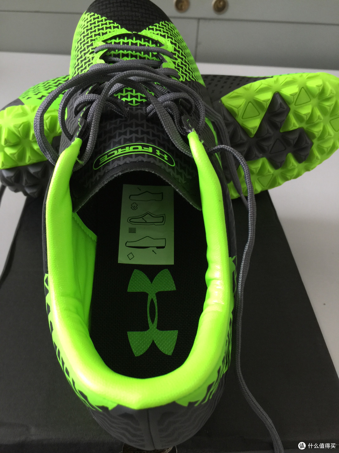 第一双安德玛足球鞋:Under Armour 安德玛 UA Clutchfit Force 2.0 TR 分享