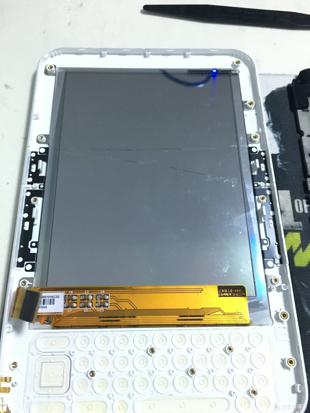 缝缝补补又3年——白色 kindle3 3G版 换屏还魂记