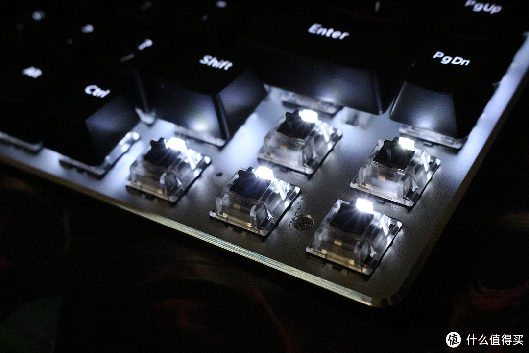 没钱更要值得买：Ajazz 黑爵 极客ak33 82键黑色 黑轴白光版 机械键盘 开箱