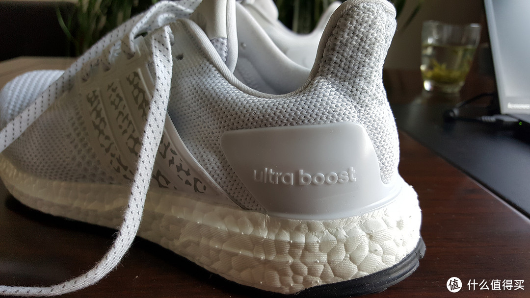 貌美如花、实力超群：白色的adidas 阿迪达斯 ultra boost 跑步鞋